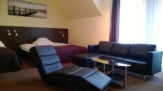 Отель Yuca Лодзь Двухместный номер с 1 кроватью или 2 отдельными кроватями-5